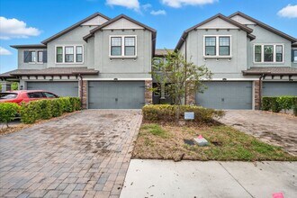 Building Photo - Modern 3BR/2.5BA Townhome in Estancia – Re...