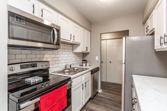 Brand New Stainless Steel Appliances- - Teak Apartments