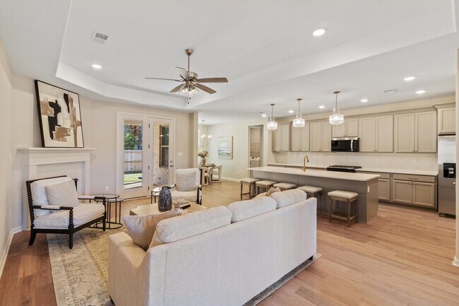 Building Photo - 584 Holden Dr