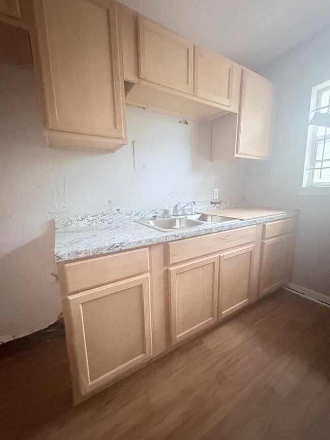 Building Photo - Affordable City living