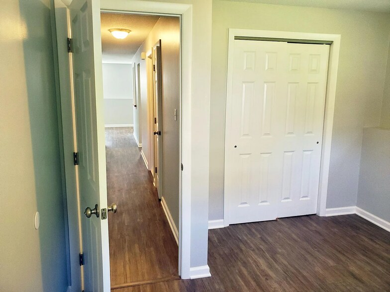 Building Photo - 162 Sheffield Lane