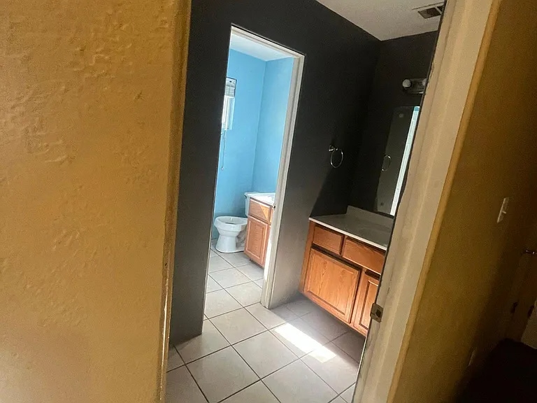 Building Photo - 609 N Sprigg St