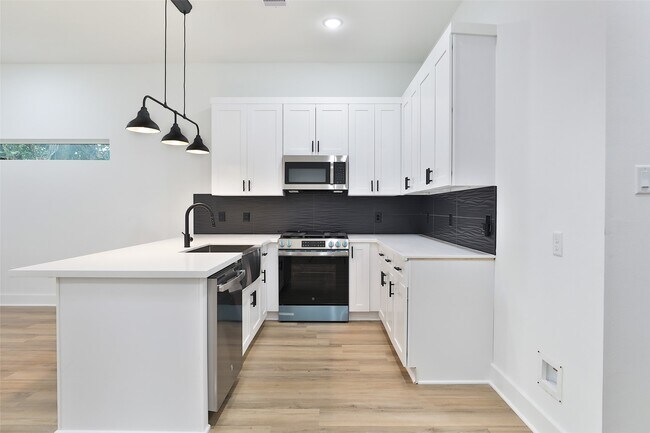 Building Photo - 8109 Bigwood St