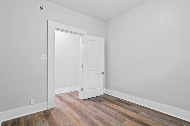 Building Photo - Oakleigh Garden District