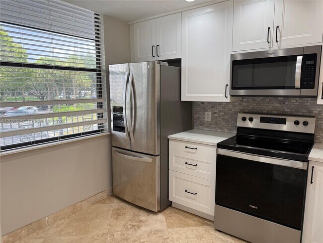 Building Photo - 1520 Whitehall Dr