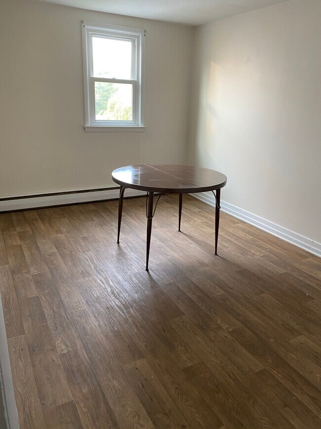 Dining room - 176 Ridge St