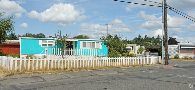 Building Photo - Canterbury Estates Mobile Home Park
