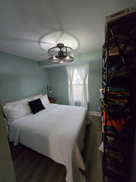 Building Photo - 133 Hoefgen St