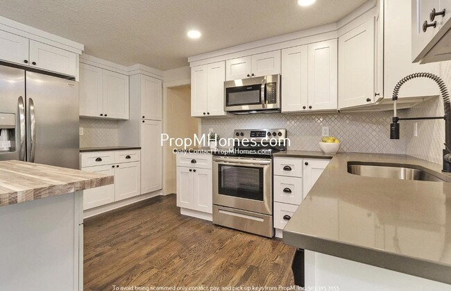 Building Photo - Gorgeous Updated Home in Oak Grove - 4 Bedrooms!