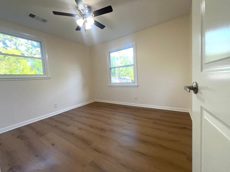 Building Photo - 141 Bailey Collins Dr