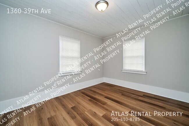 Building Photo - 1360 39th Ave E