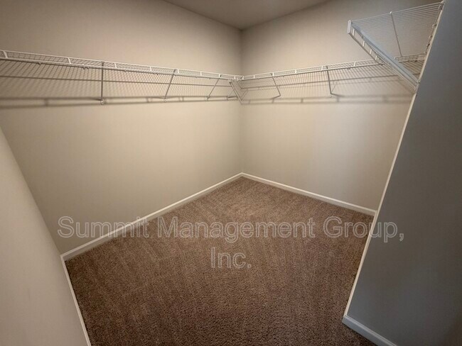 Building Photo - 160 Heard Ln