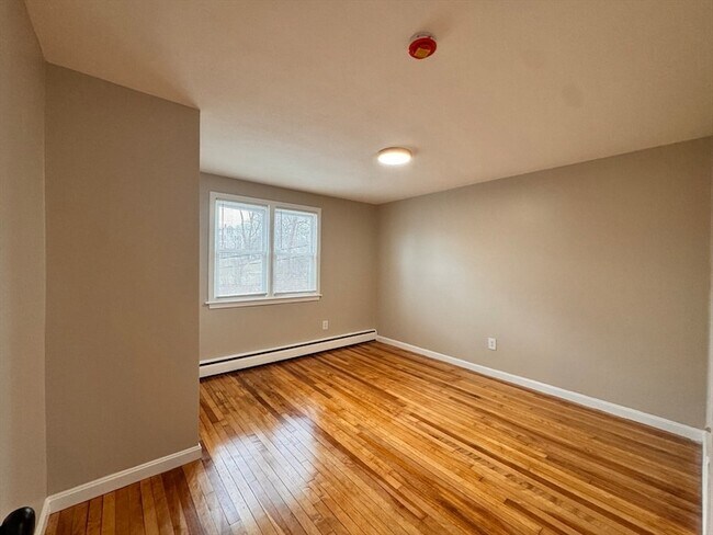 Building Photo - 34 Gates Ln