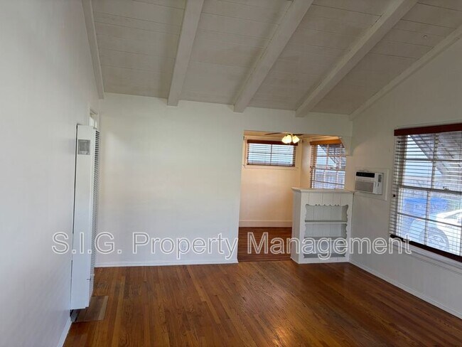 Building Photo - 5069-5071 Kester Ave