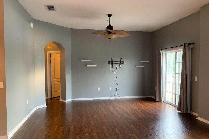 Building Photo - 1321 Broken Oak Dr