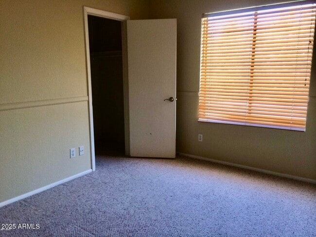 Building Photo - 8878 E Sheena Dr