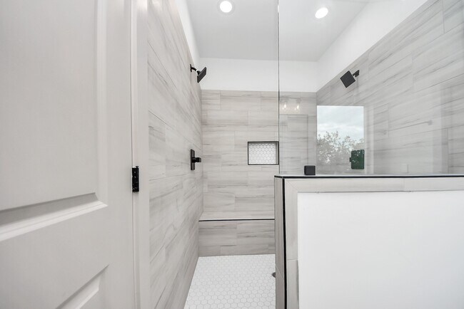 Building Photo - 5302 Kindred Gdn Ln
