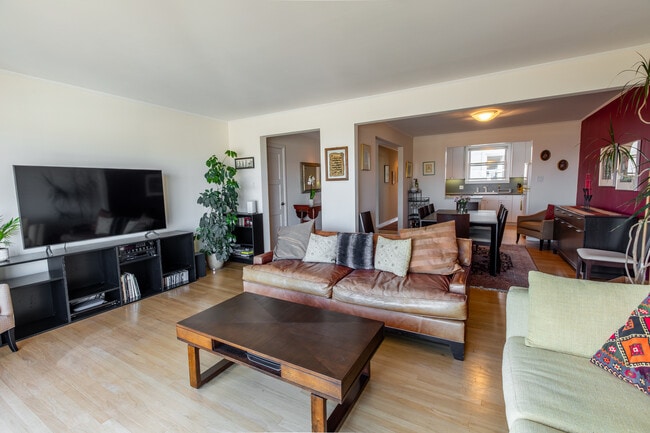 Building Photo - 64 Encanto Ave