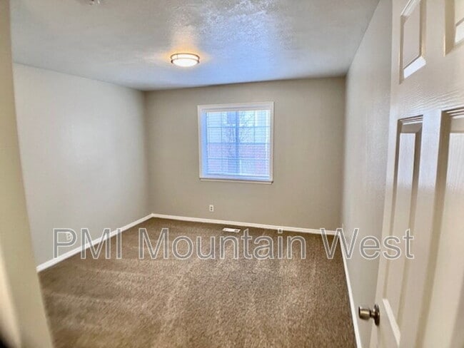Building Photo - 567 N 200 E