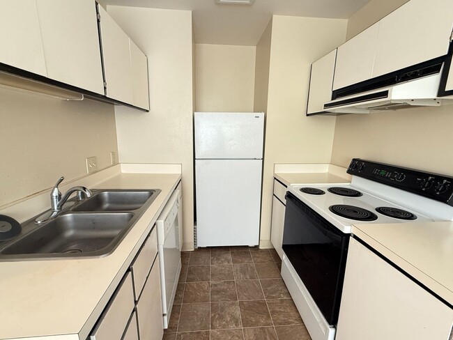 Building Photo - 962 Kiely Blvd