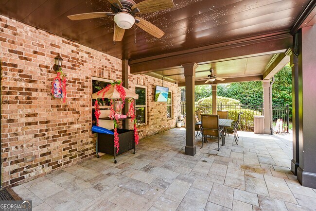 Building Photo - 2210 Spalding Dr
