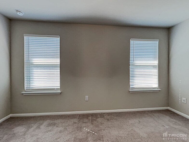 Building Photo - 5343 Marsh Ln