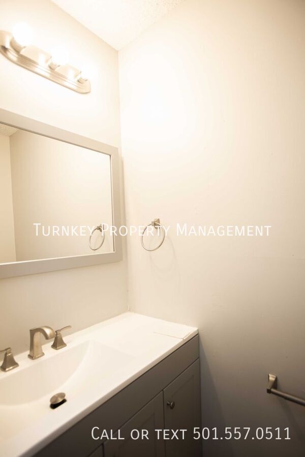 Building Photo - 2102 Fendley Dr