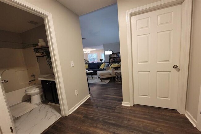 Building Photo - 3110 Crest Ridge Cir SW