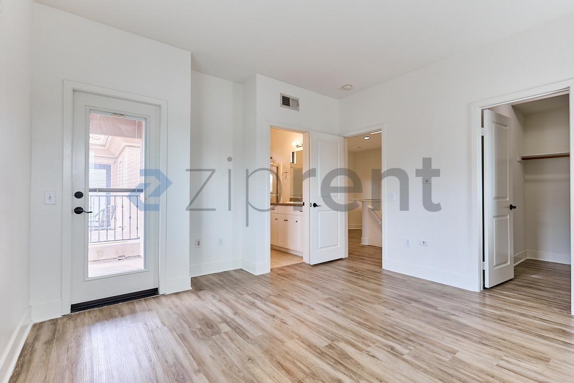Building Photo - Unit 11