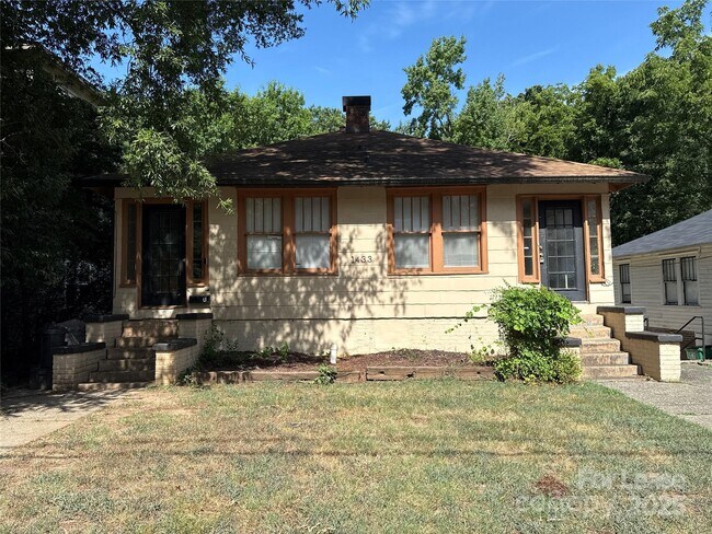 Primary Photo - 1433 Pecan Ave