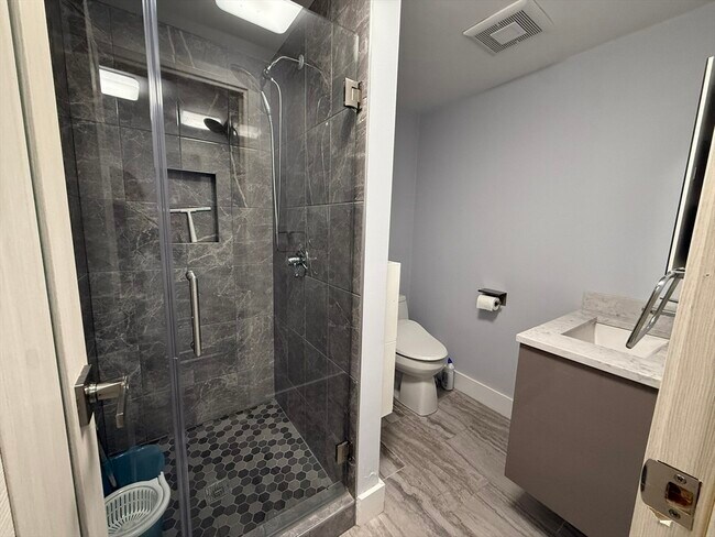 Building Photo - 25 Berkshire Dr