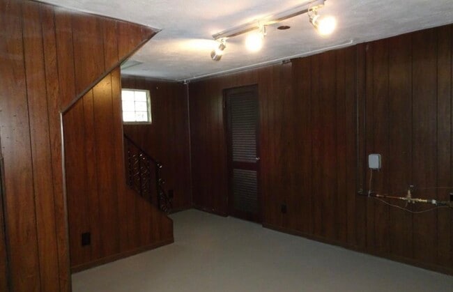 Building Photo - 4924 Kelsch Ln