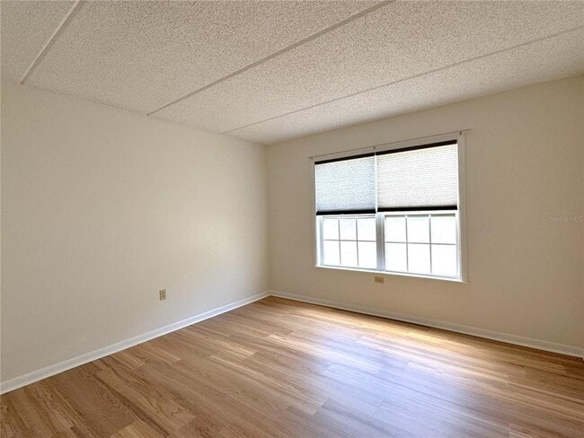 Building Photo - 2400 Forest Dr
