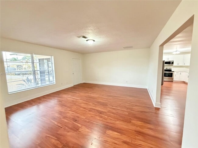 Building Photo - 1434 SE Concha St