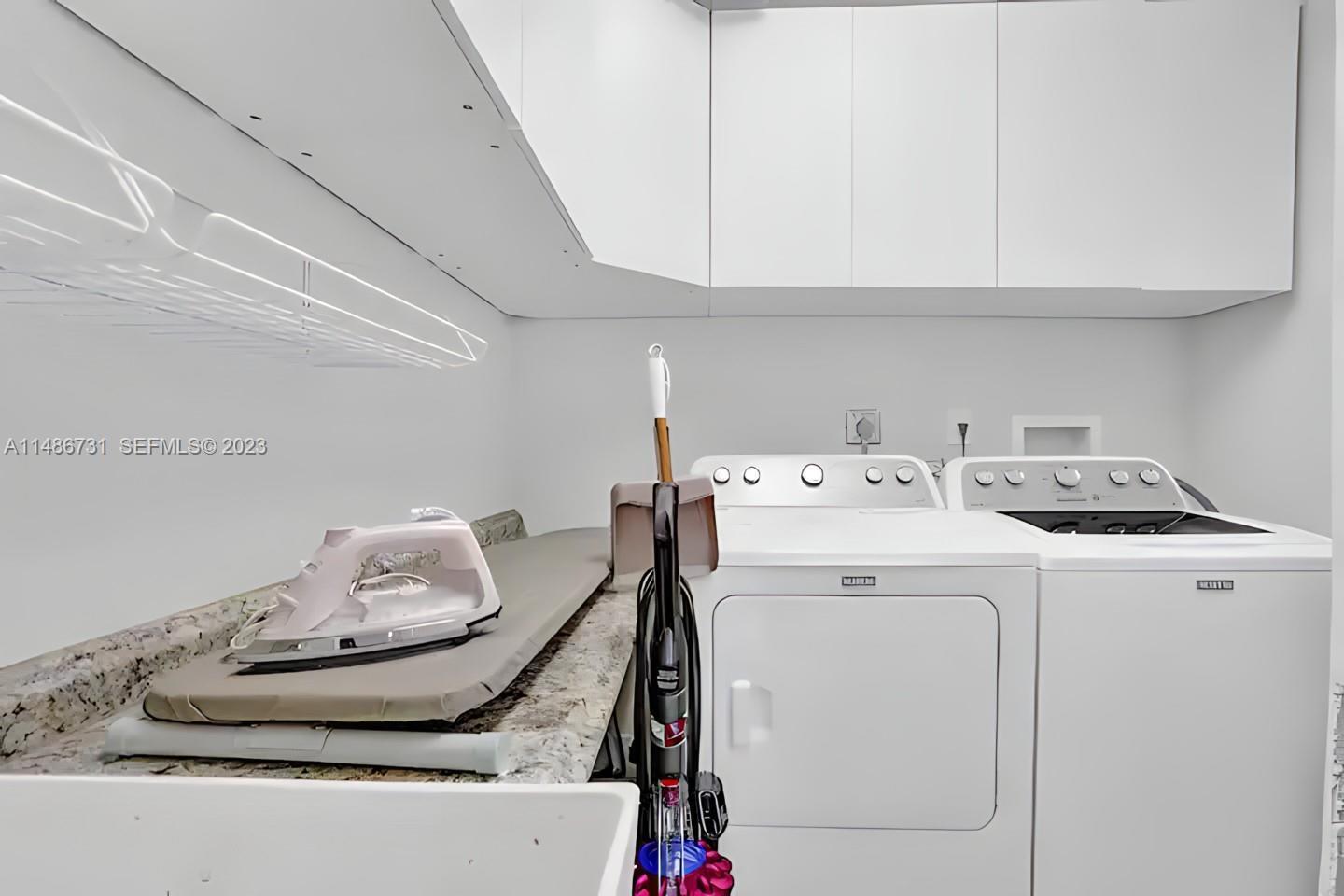 Building Photo - 247 SW 5th St