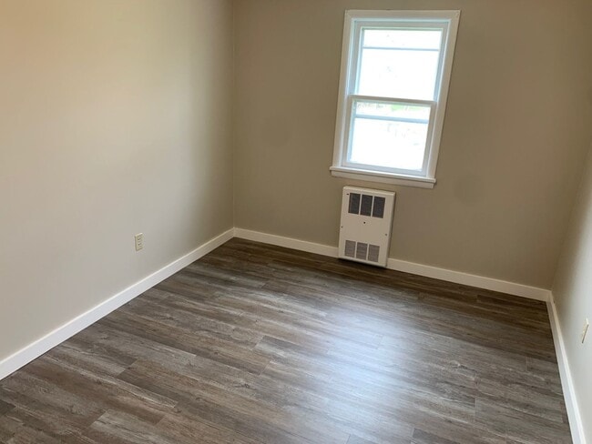 Building Photo - 99 Mainsville Rd