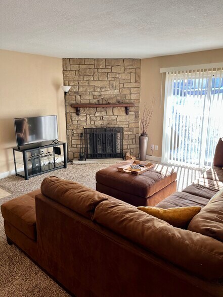 Building Photo - 430 Zang St