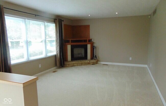 Building Photo - 412 S Prestwick Ln