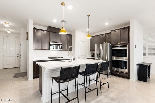 Building Photo - 1592 Pacific Baza St