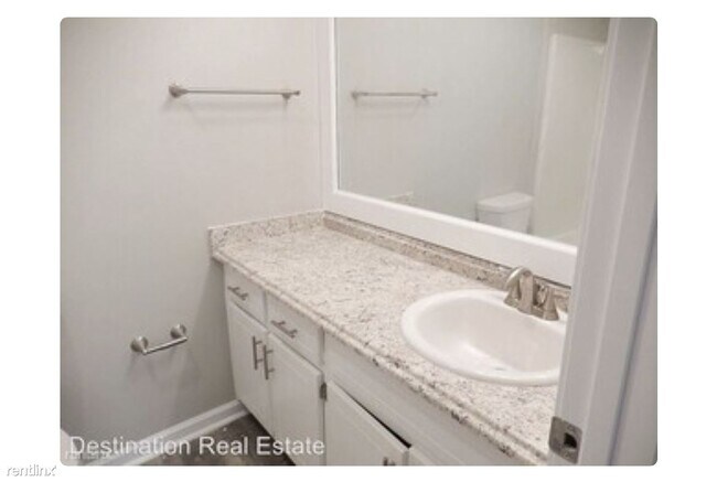 Building Photo - 2 br, 2.5 bath Triplex - 4883 Old Bainbrid...