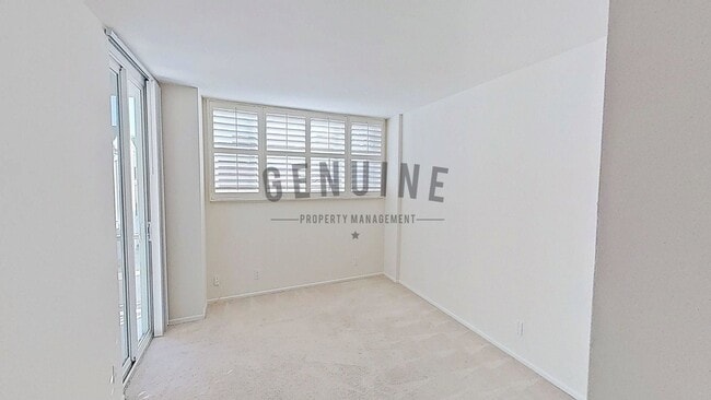 Building Photo - 2Bd 2Ba Spacious Newport Bay Front Condo