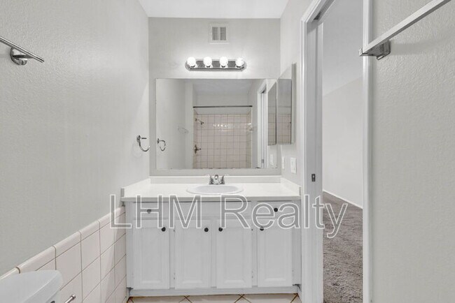 Building Photo - 930 S Dobson Rd