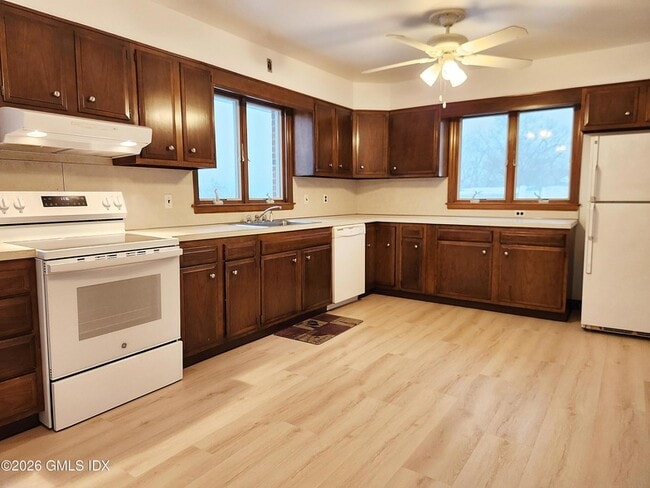 Building Photo - 16 Harold Ave