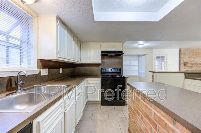 Building Photo - 23007 Briarcreek Blvd
