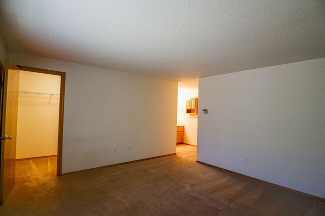 Building Photo - Welcome to the spacious one-level home in ...