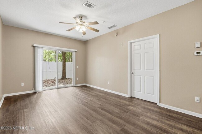 Building Photo - Ground Floor 2 bedroom 2 bathroom Condo in Gated Community with Amenities