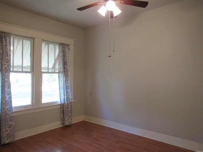 Building Photo - 405 E Main St