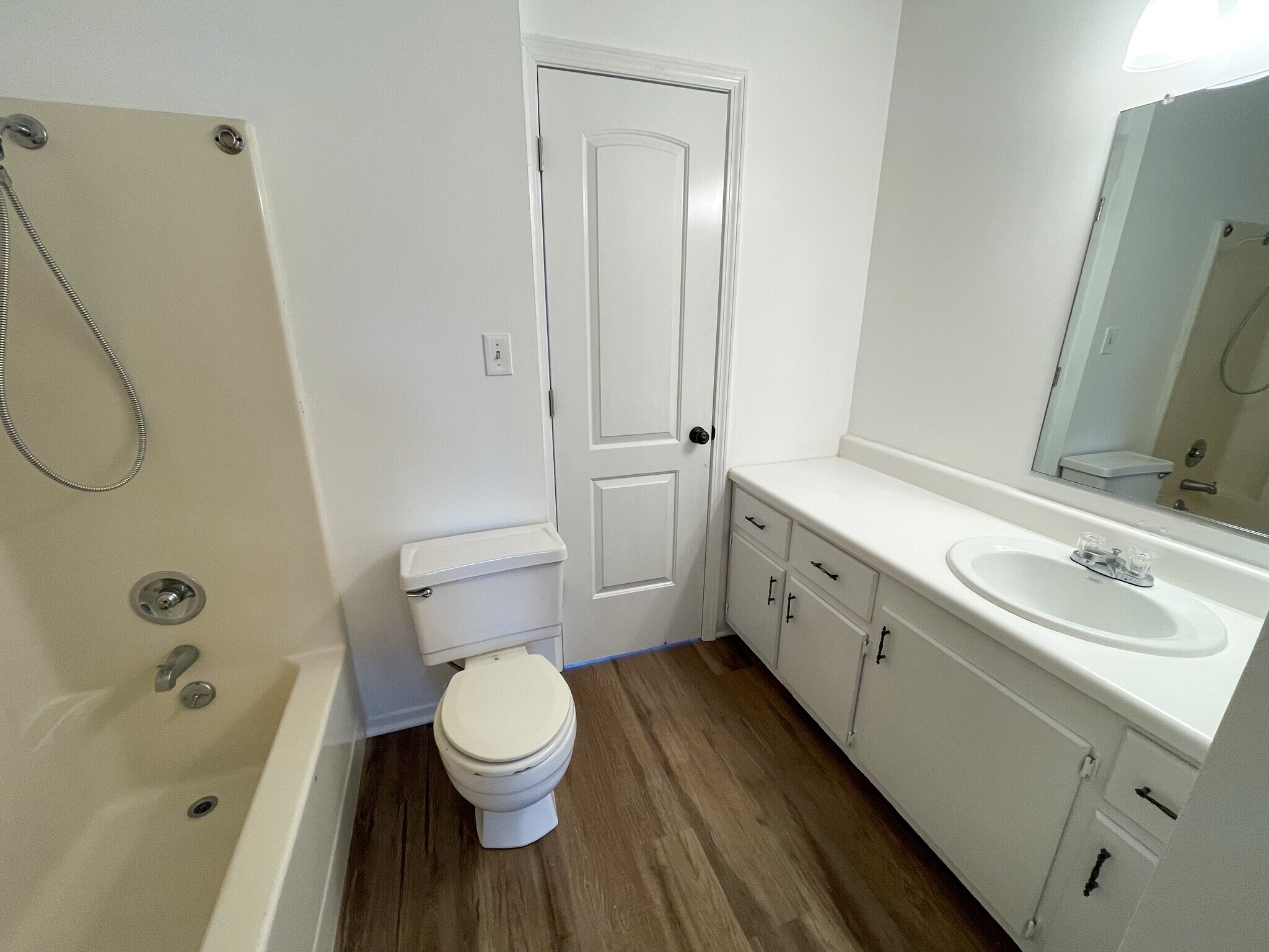 Guest Bathroom - 712 Jill Ln