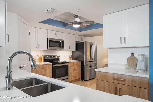 Building Photo - 8700 Ridgewood Ave