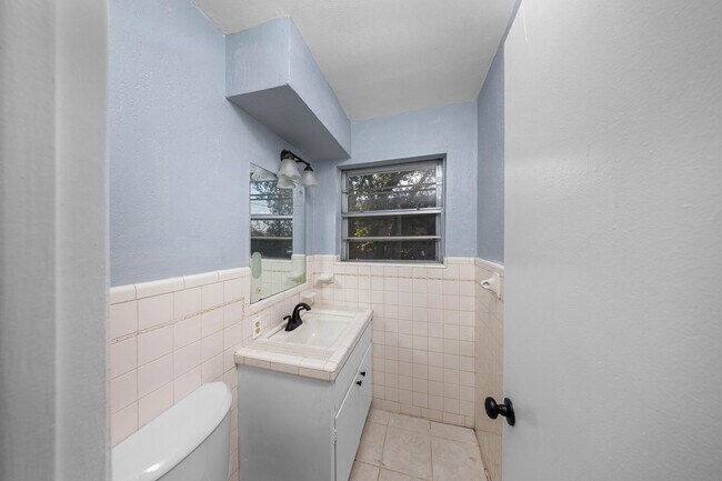 Building Photo - 4659 NW Ozmun Ave